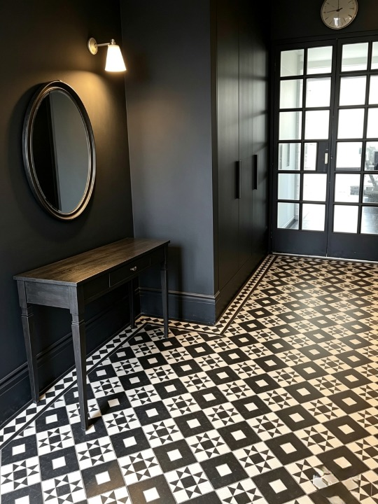 Monochrome Geometric Circle Tile Pattern